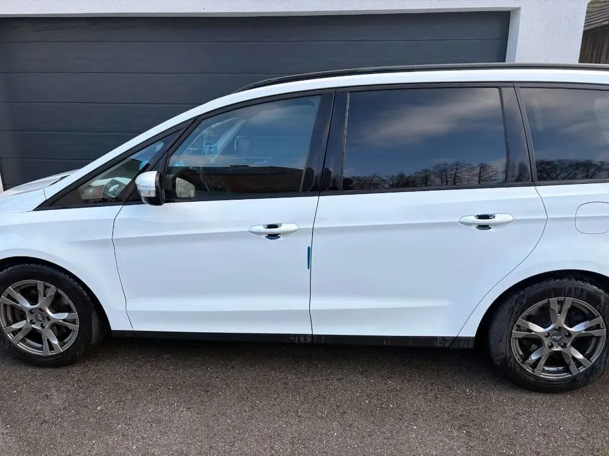 Ford Galaxy 2016 photo 2