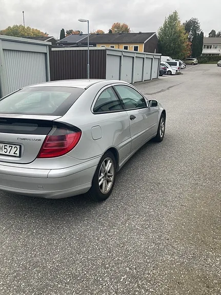 Mercedes-Benz C200 2003 photo 2