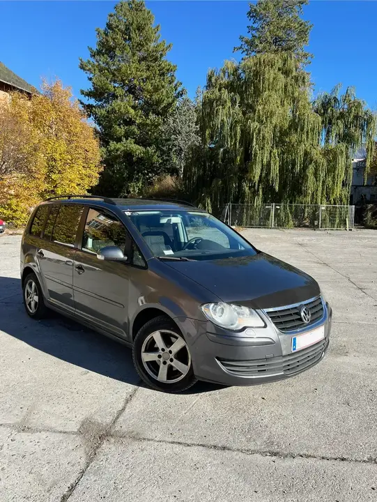 Volkswagen Touran 2007 photo 2