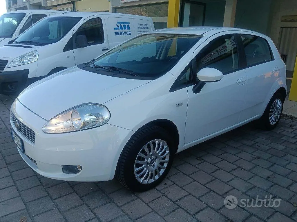 Fiat Grande Punto 2009 photo 3