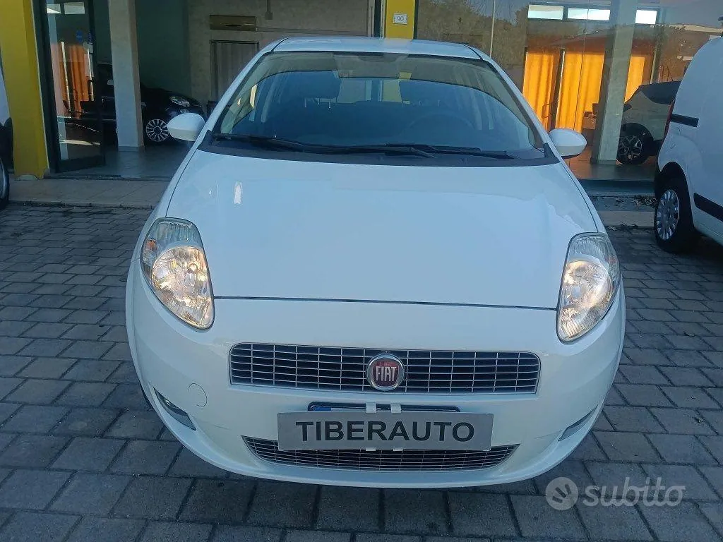 Fiat Grande Punto 2009 photo 2