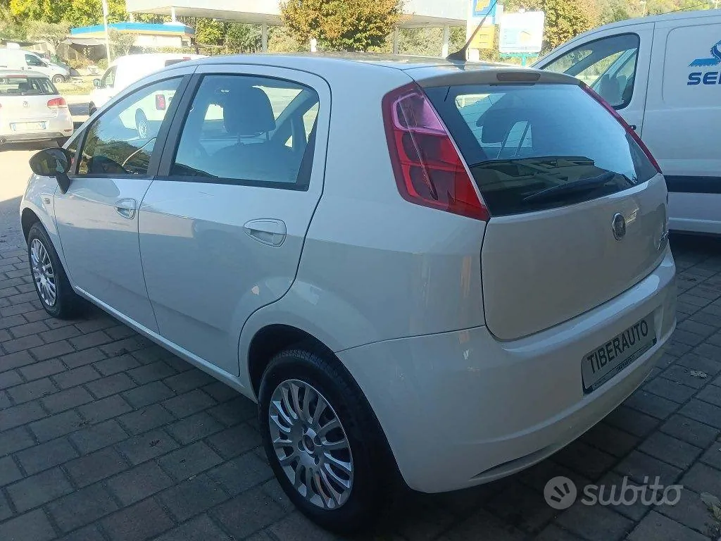 Fiat Grande Punto 2009 photo 5