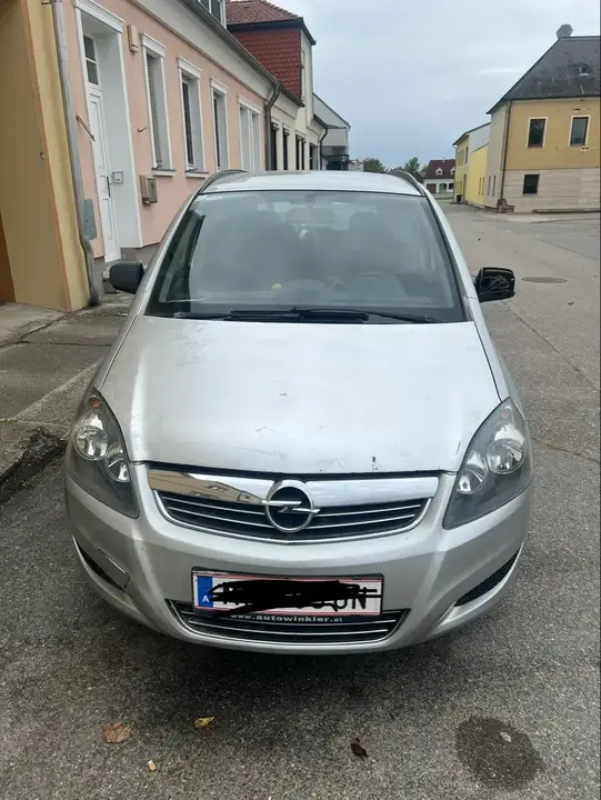 Opel Zafira 2010 photo 2