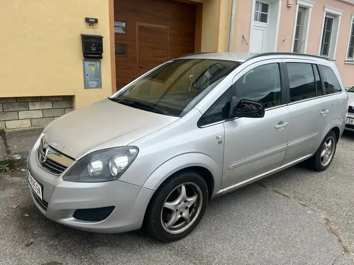 Opel Zafira 2010 photo 3