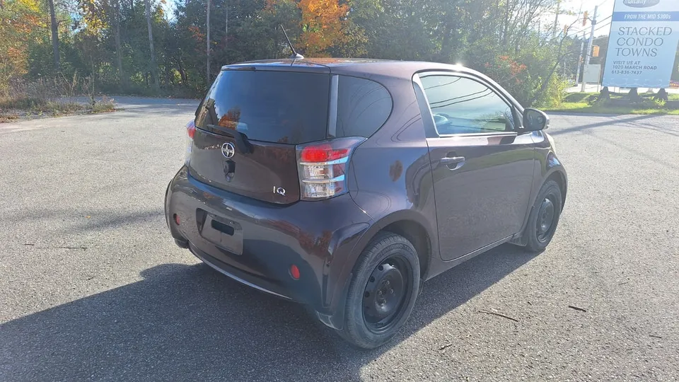 Toyota Iq 2012 photo 3