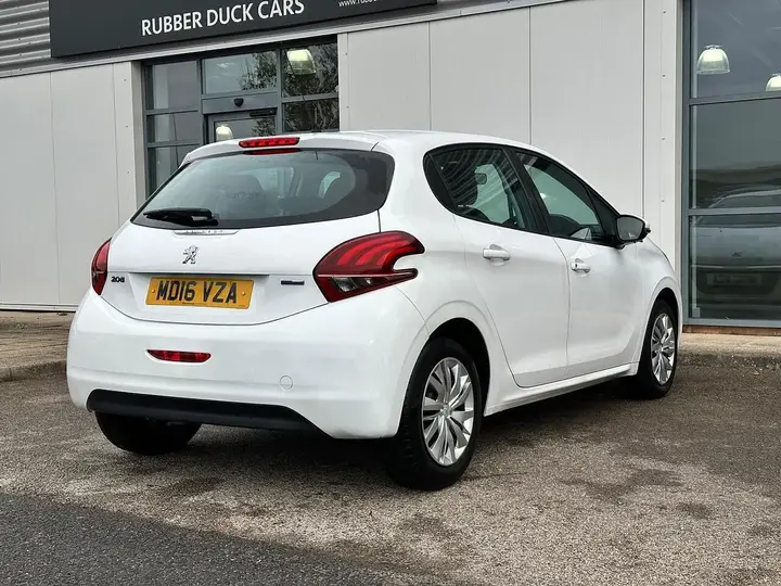 Peugeot 208 2016 photo 5
