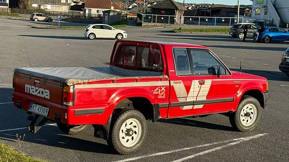 Mazda B2600 1987 photo 3