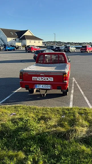 Mazda B2600 1987 photo 4