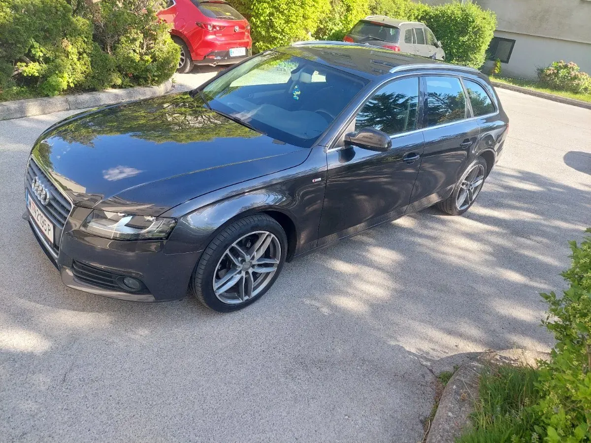 Audi A4 2010 photo 2