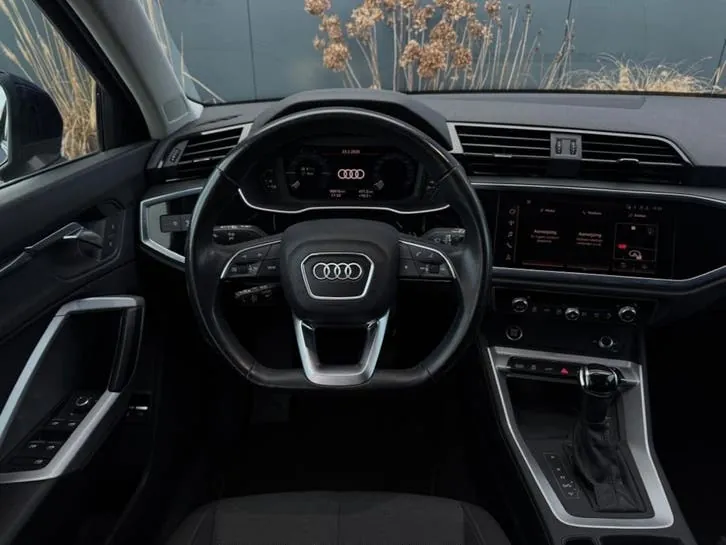 Audi Q3 2021 photo 2