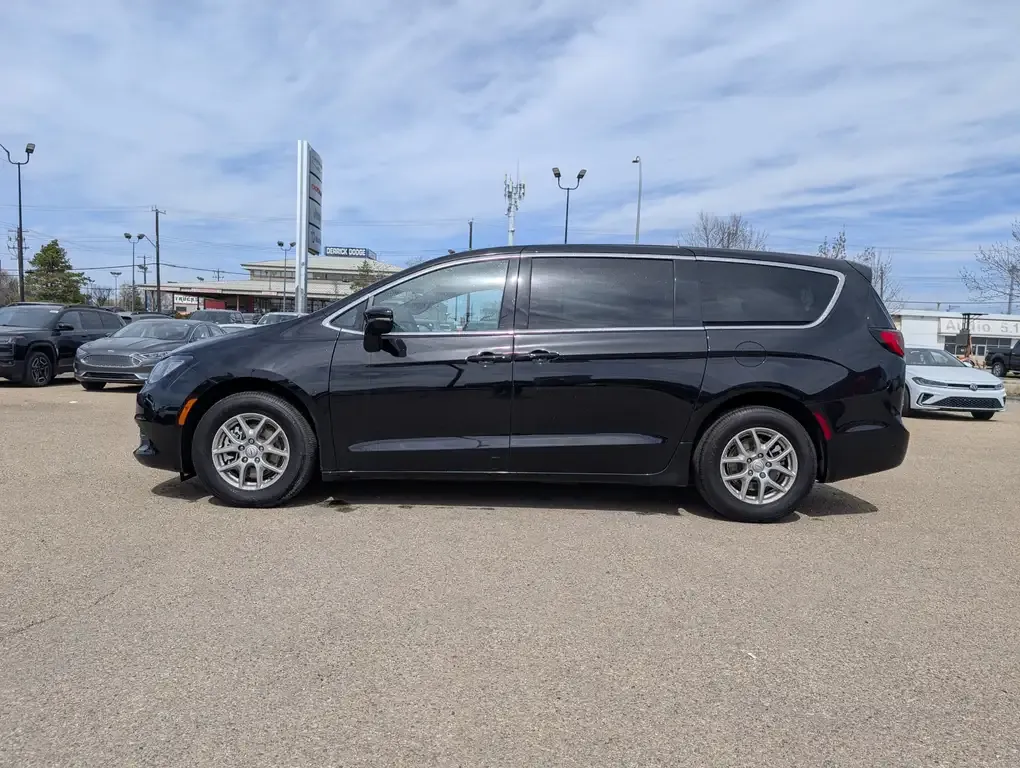 Chrysler Grand Caravan 2026 photo 3