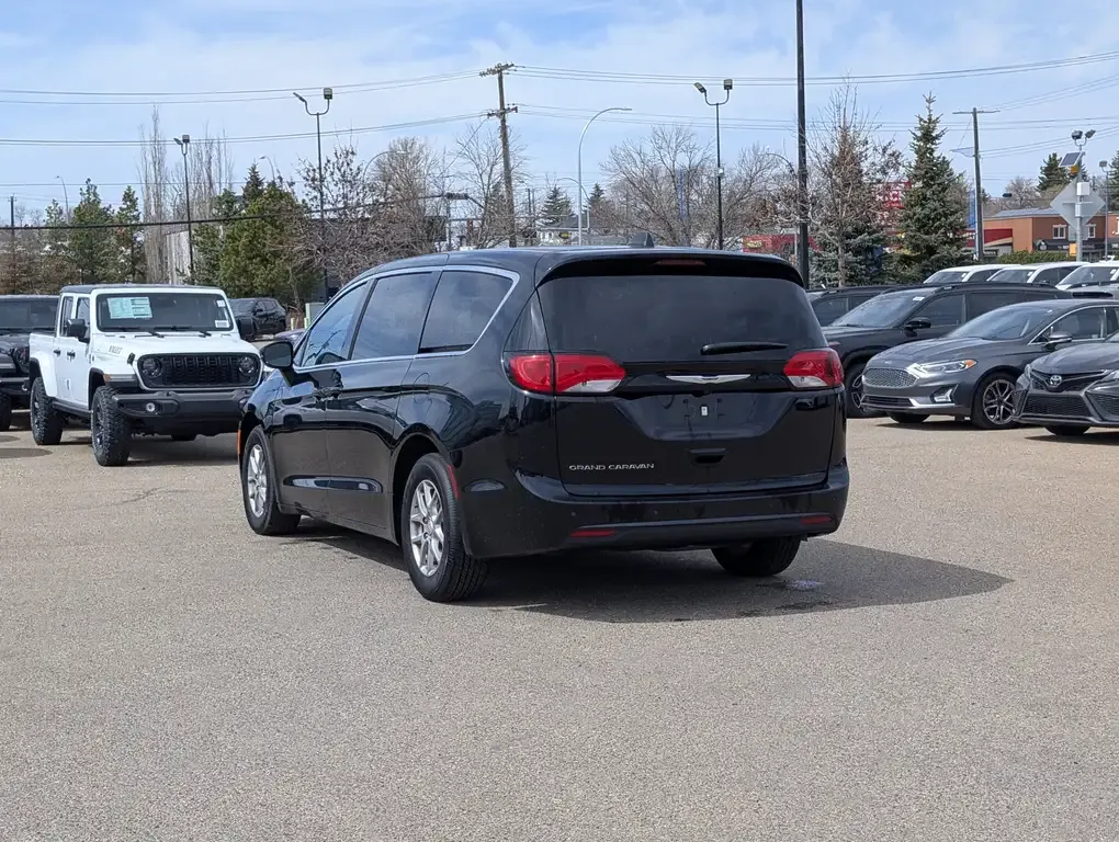 Chrysler Grand Caravan 2026 photo 4