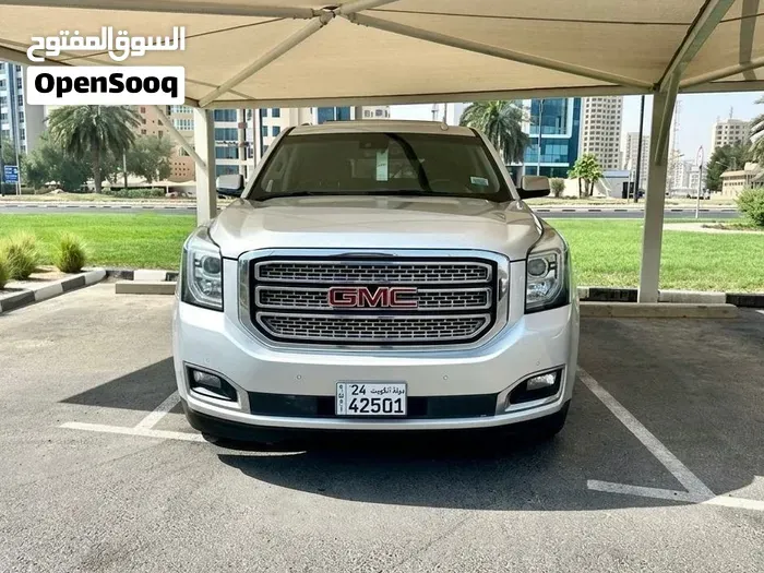 GMC Yukon 2018 photo 2