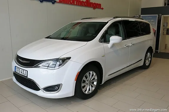 Chrysler Pacifica 2017 photo 3
