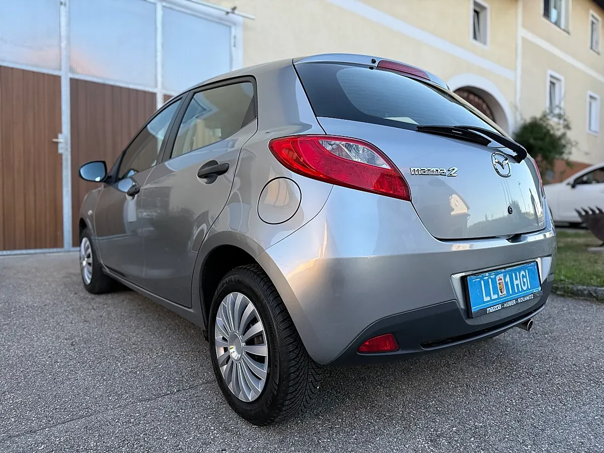 Mazda Mazda2 2009 photo 3