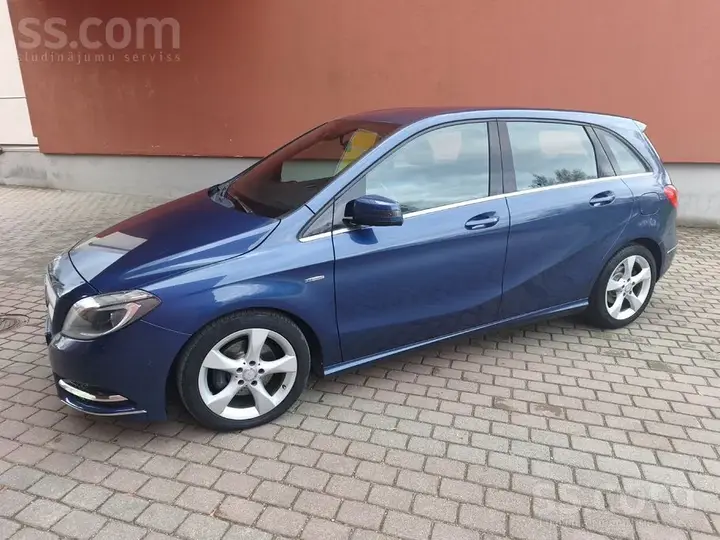 Mercedes-Benz B-Class 2012 photo 2
