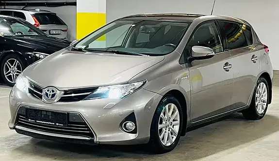 Toyota Auris 2013 photo 2