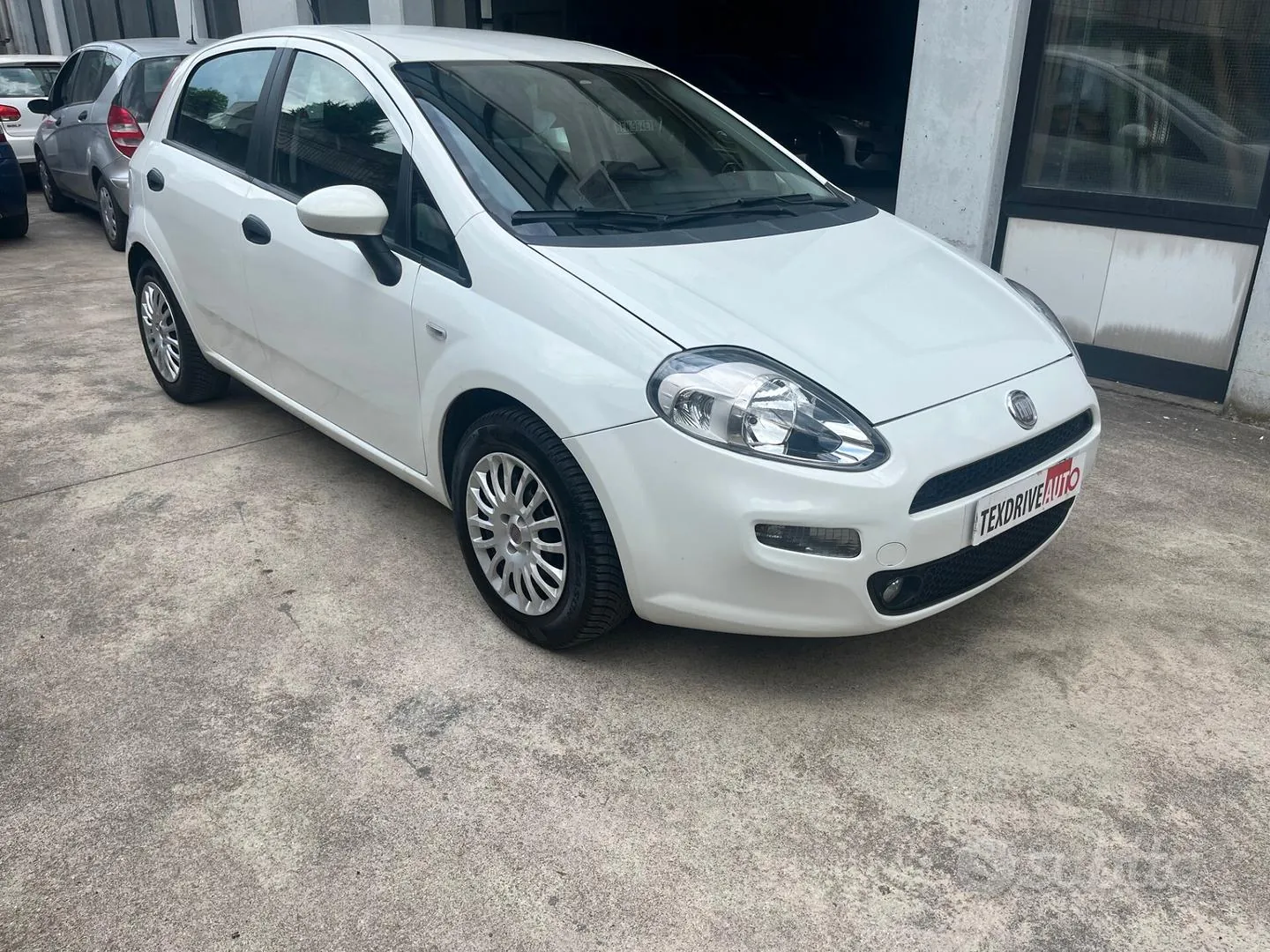 Fiat Punto 2014 photo 2