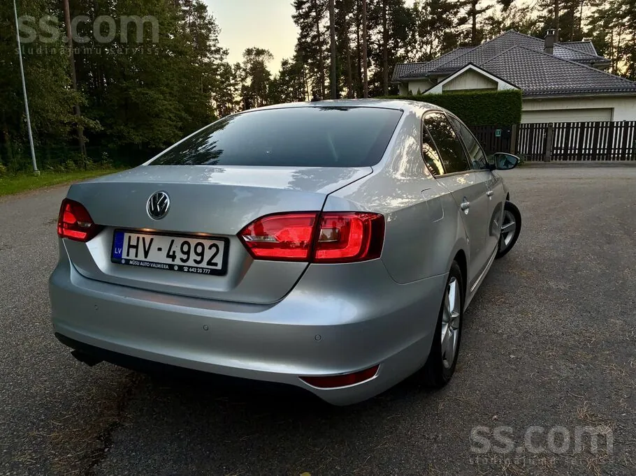 Volkswagen Jetta 2012 photo 3