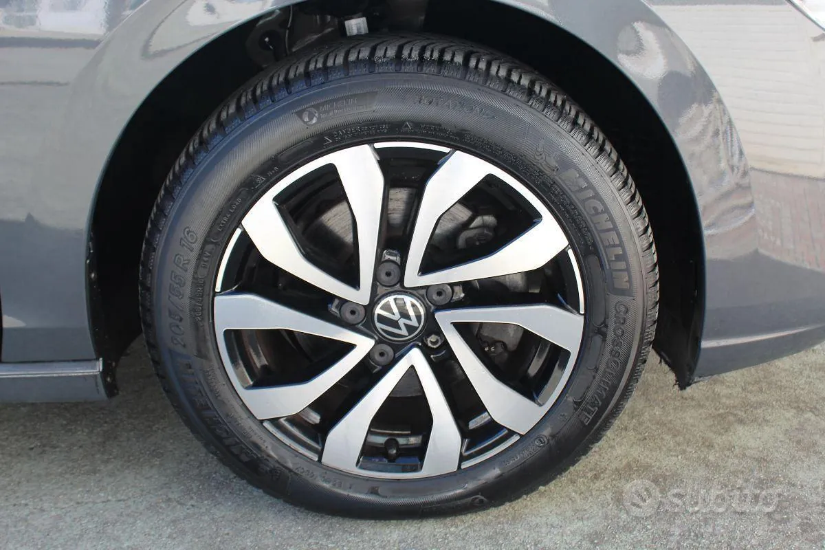 Volkswagen Golf 2023 photo 4