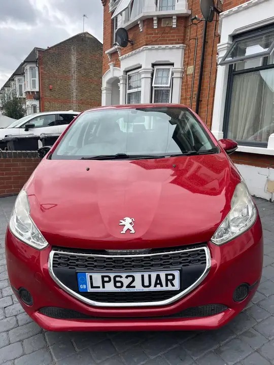 Peugeot 208 2013 photo 4