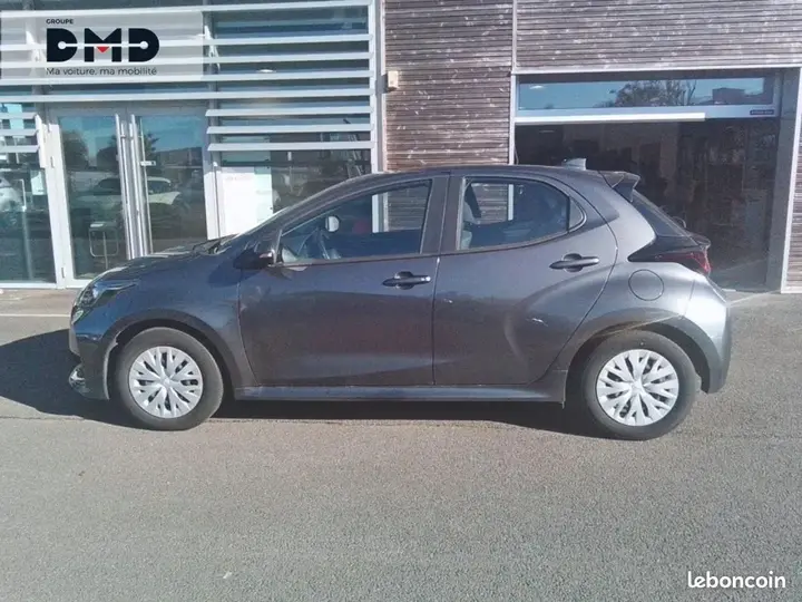 Toyota Yaris 2024 photo 2