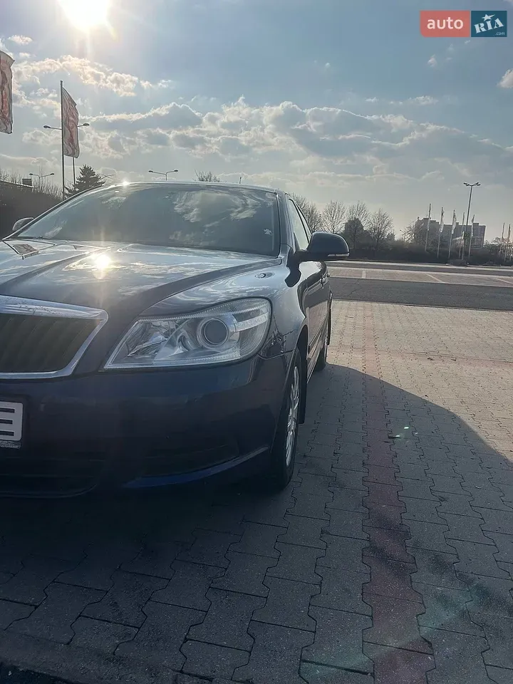 Skoda Octavia 2010 photo 2