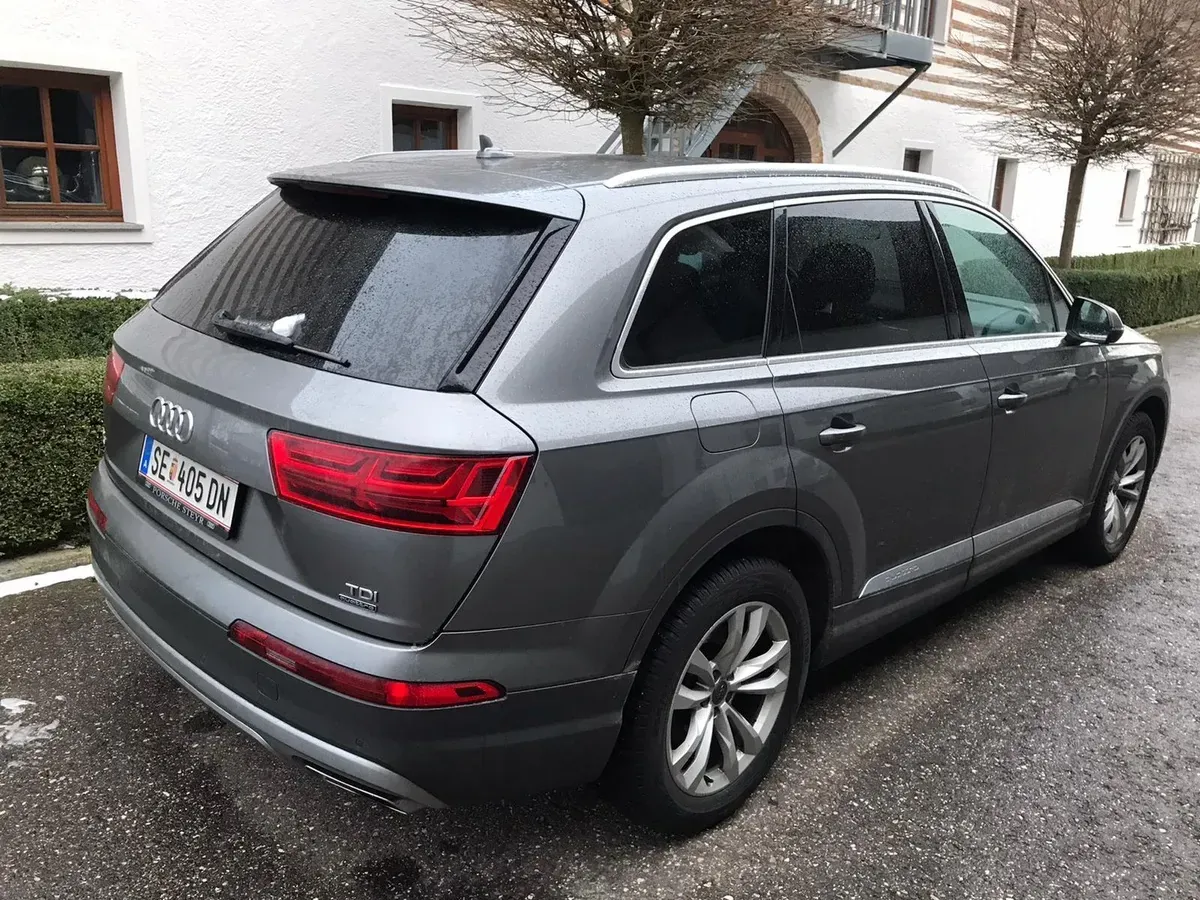 Audi Q7 2015 photo 2