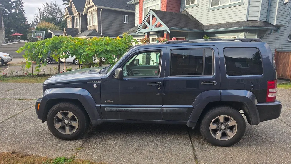 Jeep Liberty 2008 photo 2