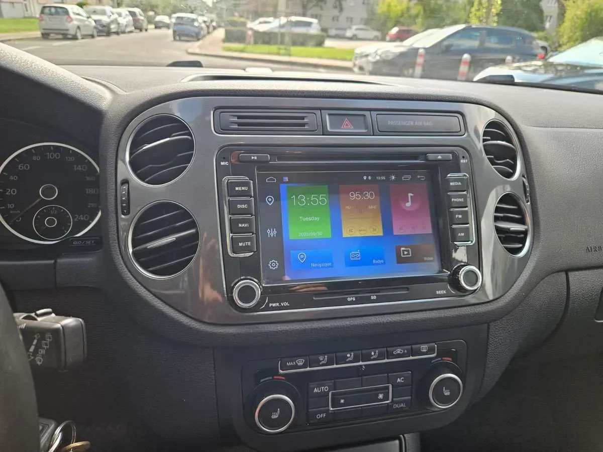 Volkswagen Tiguan 2012 photo 2