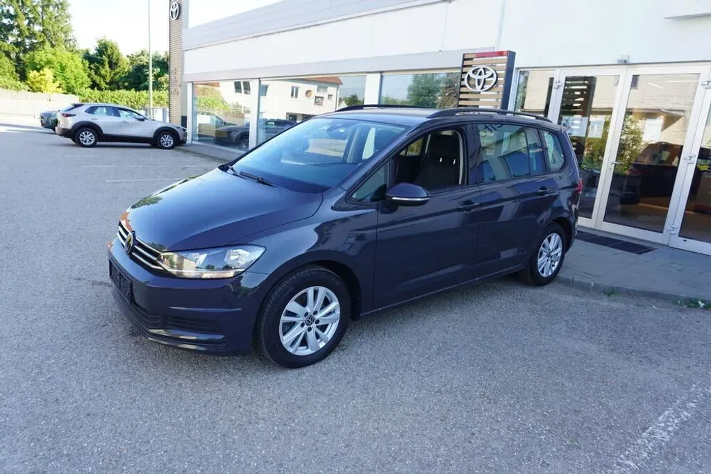 Volkswagen Touran 2023 photo 2