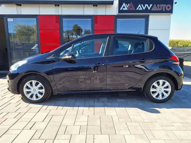 Peugeot 208 2018 photo 3