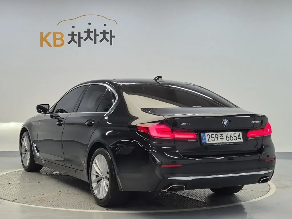 BMW 5 Series 2022 photo 2