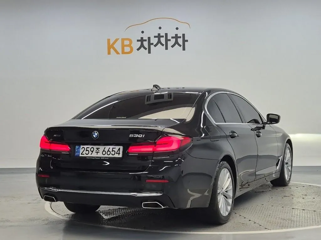 BMW 5 Series 2022 photo 3