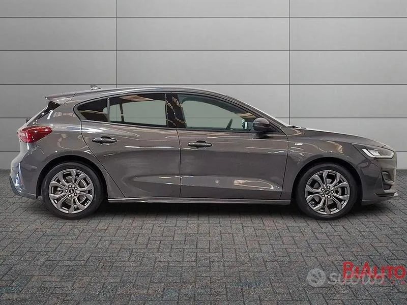 Ford Focus 2022 photo 3