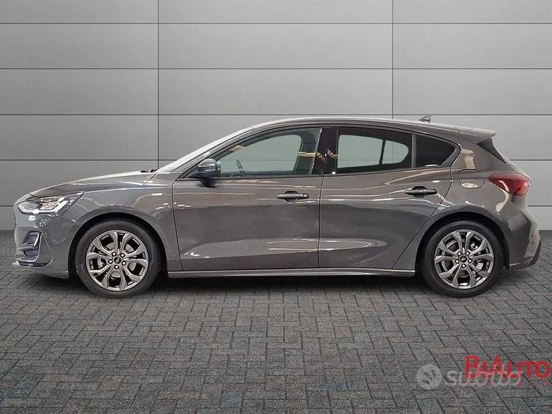 Ford Focus 2022 photo 2