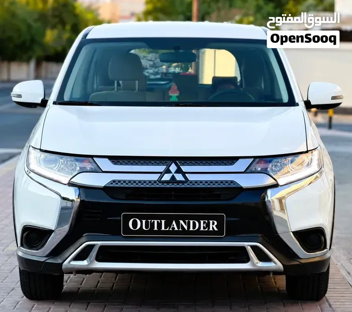 Mitsubishi Outlander 2022 photo 2
