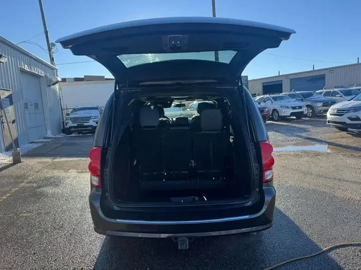 Dodge Grand Caravan 2017 photo 4