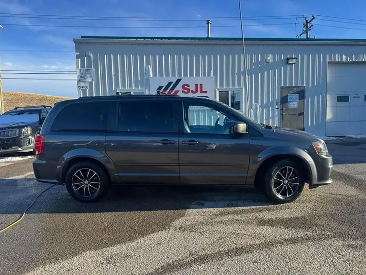 Dodge Grand Caravan 2017 photo 2
