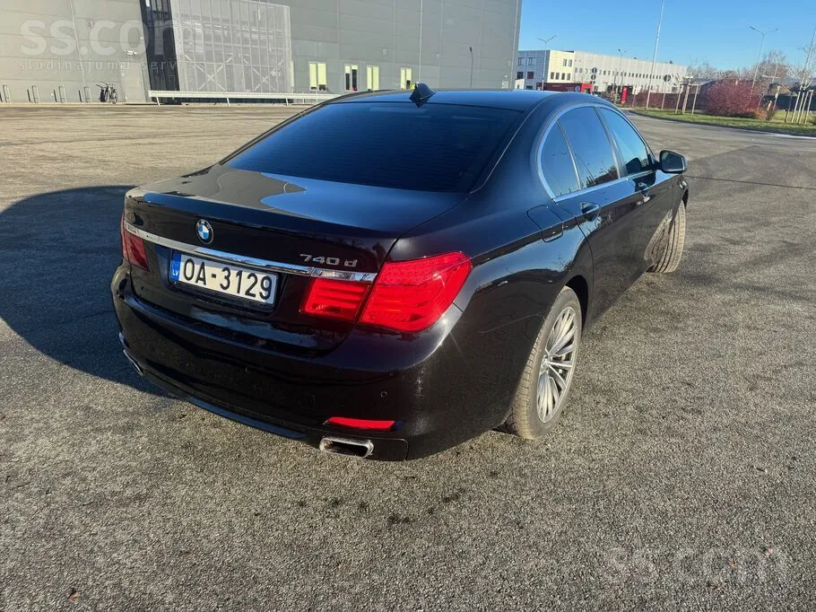 BMW 740D 2011 photo 3