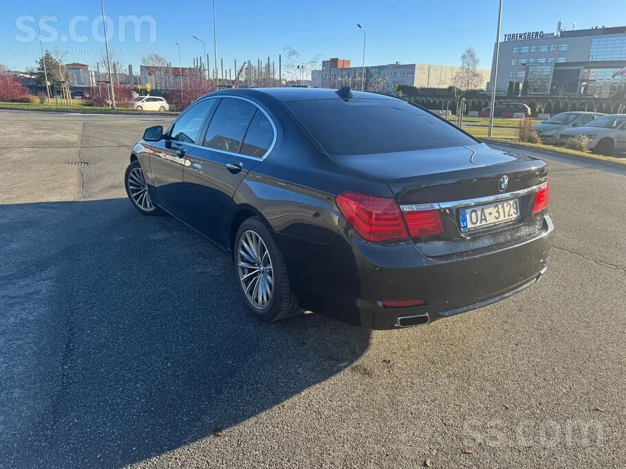 BMW 740D 2011 photo 4