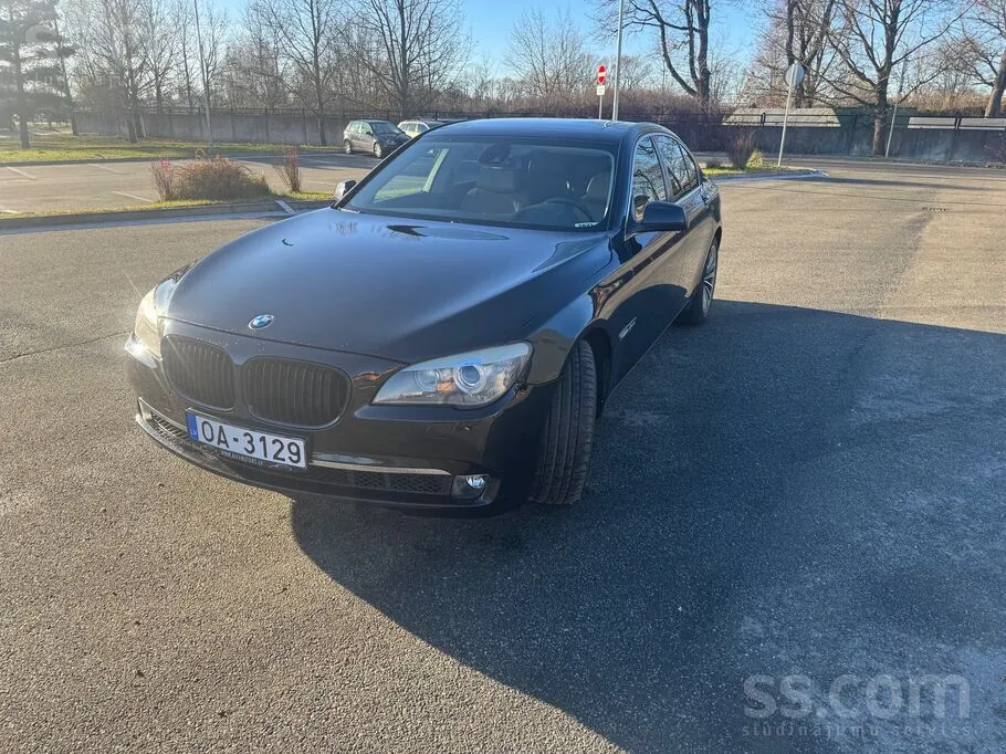BMW 740D 2011 photo 2