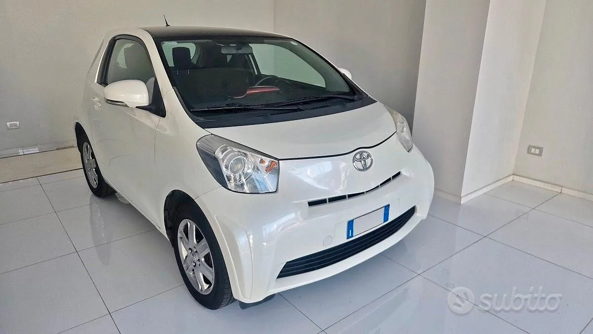 Toyota Iq 2012 photo 2