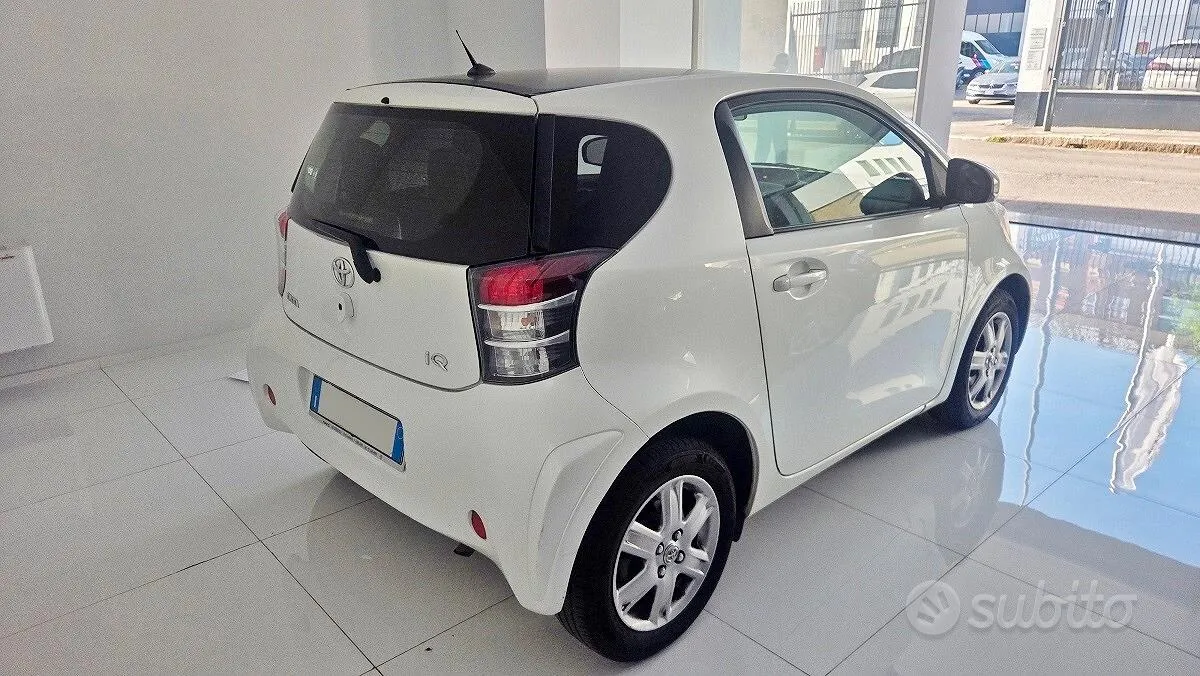 Toyota Iq 2012 photo 3