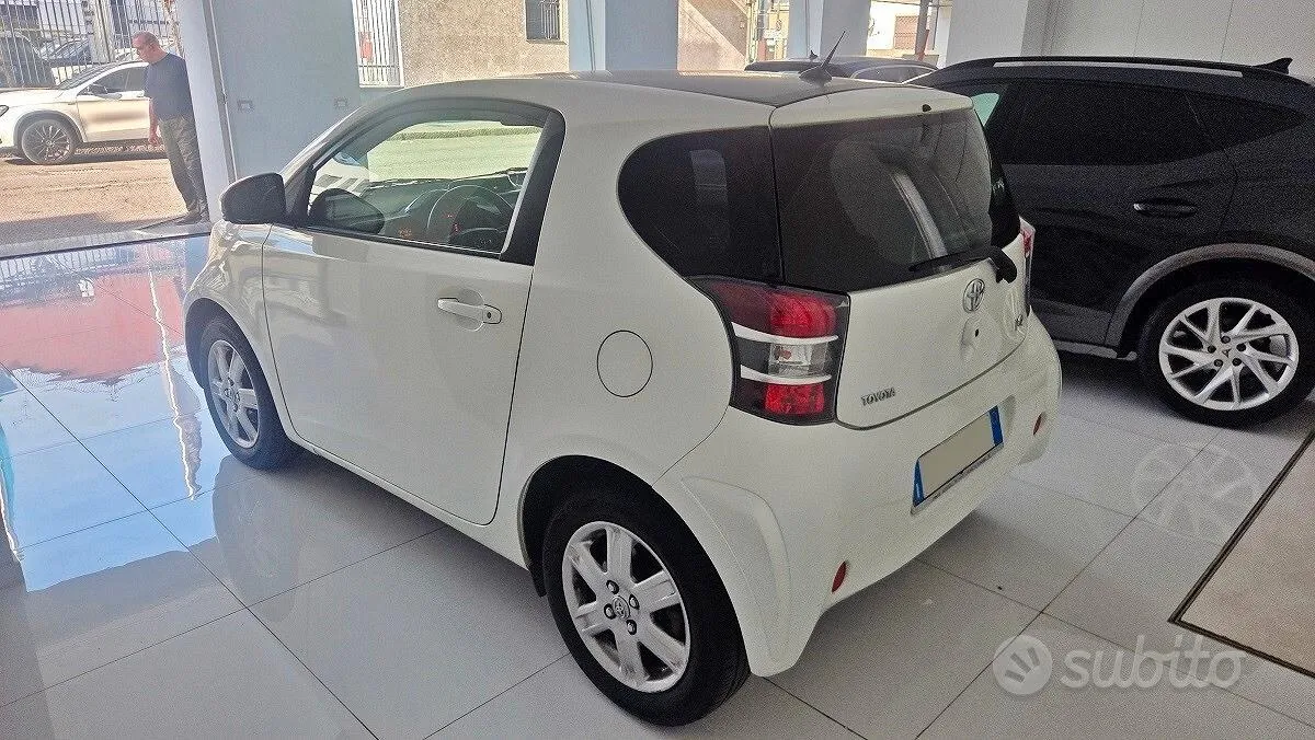Toyota Iq 2012 photo 4