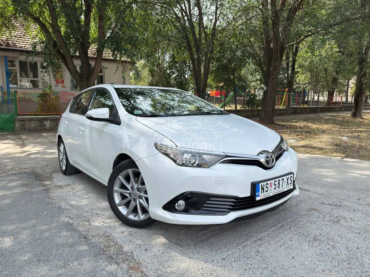 Toyota Auris 2015 photo 2
