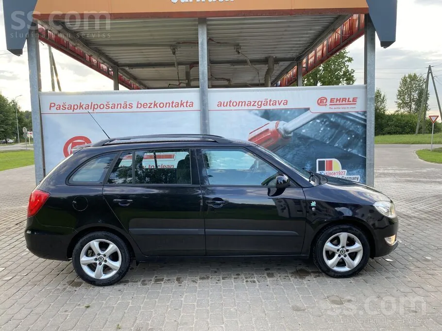 Skoda Fabia 2011 photo 5
