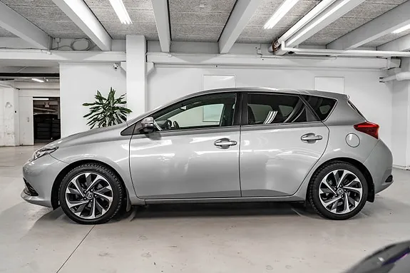 Toyota Auris 2015 photo 3