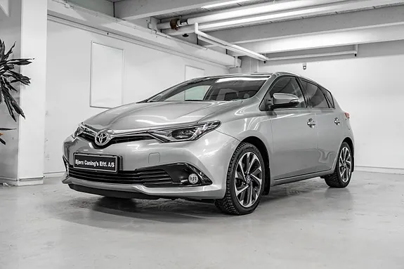 Toyota Auris 2015 photo 2