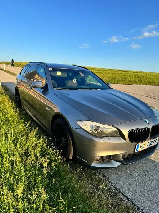 BMW 5 Series 2011 photo 2